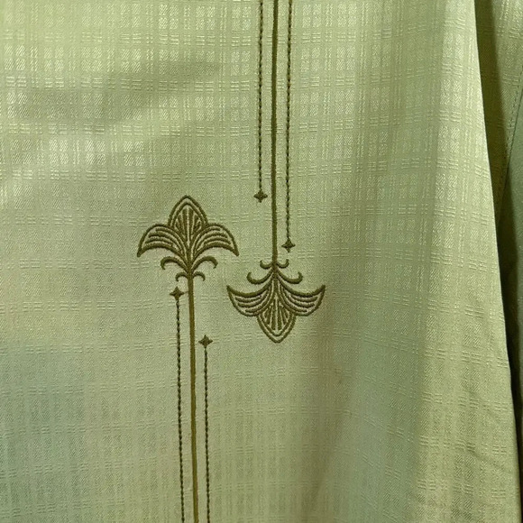 Tommy Bahama Green 100% Silk Vacation Button Up Shirt - Picture 2 of 5